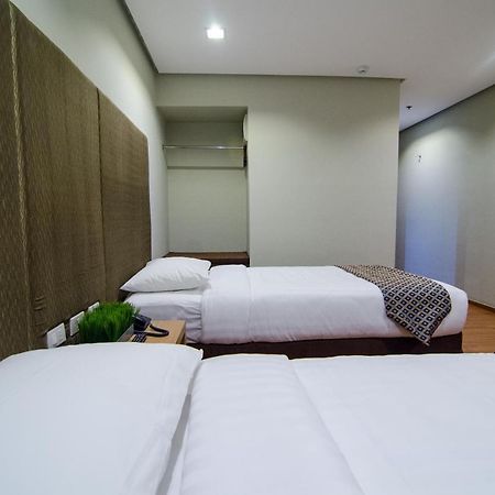 Madison Hotel PHL Iloilo Esterno foto
