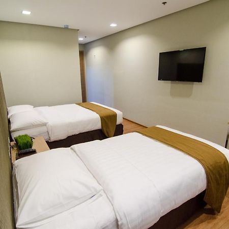 Madison Hotel PHL Iloilo Esterno foto