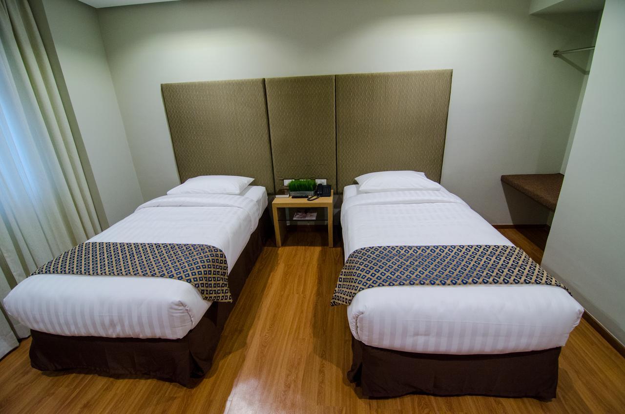 Madison Hotel PHL Iloilo Esterno foto