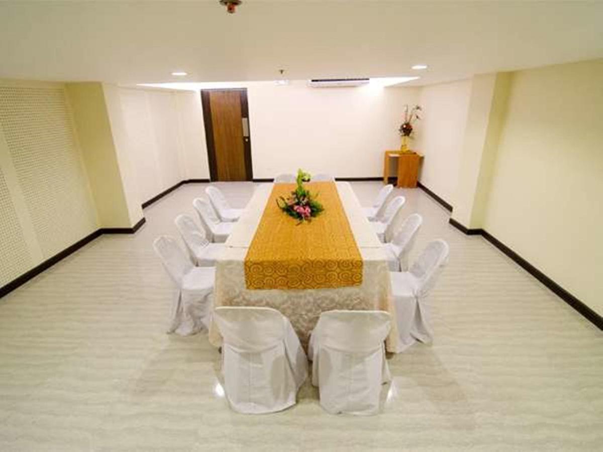 Madison Hotel PHL Iloilo Esterno foto