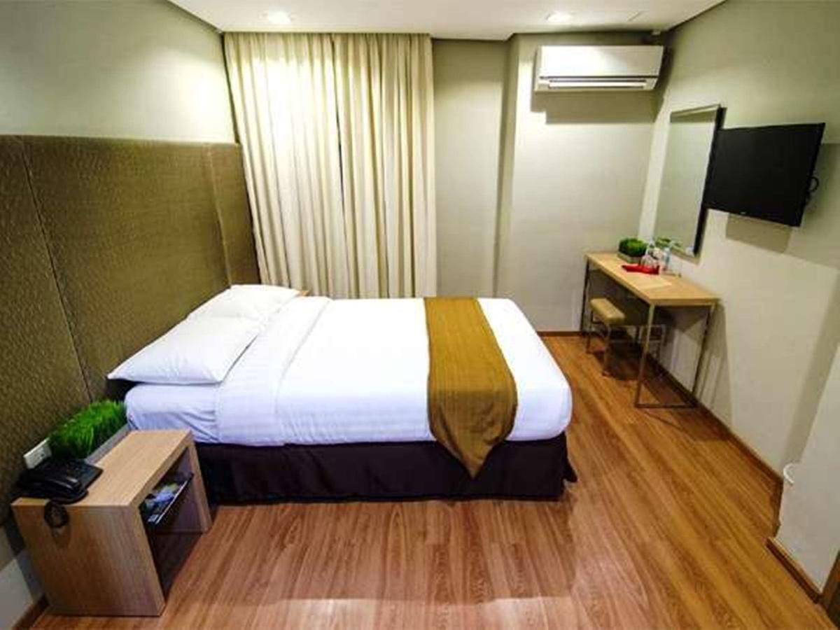 Madison Hotel PHL Iloilo Esterno foto