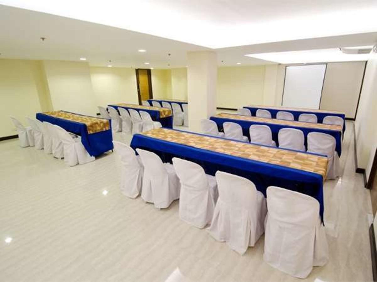 Madison Hotel PHL Iloilo Esterno foto