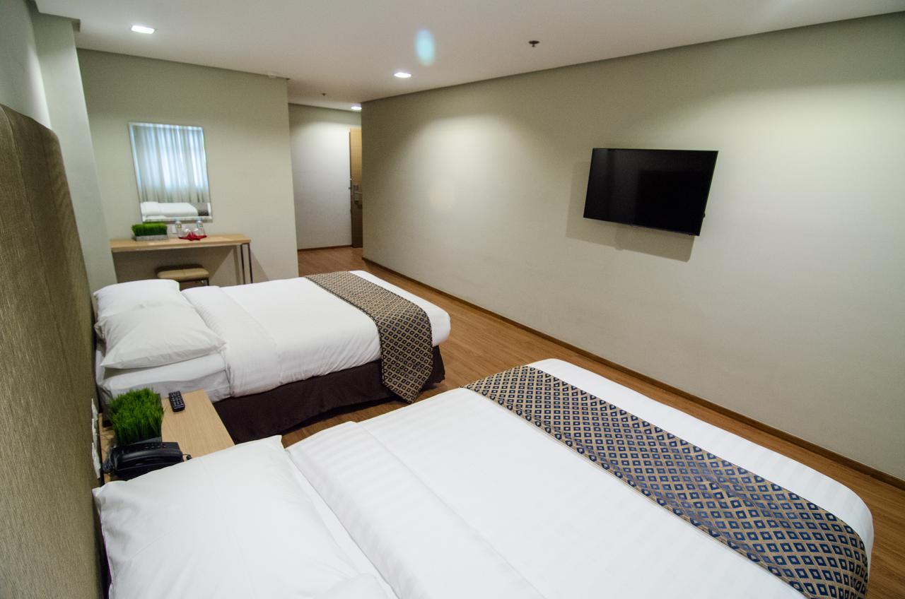 Madison Hotel PHL Iloilo Esterno foto