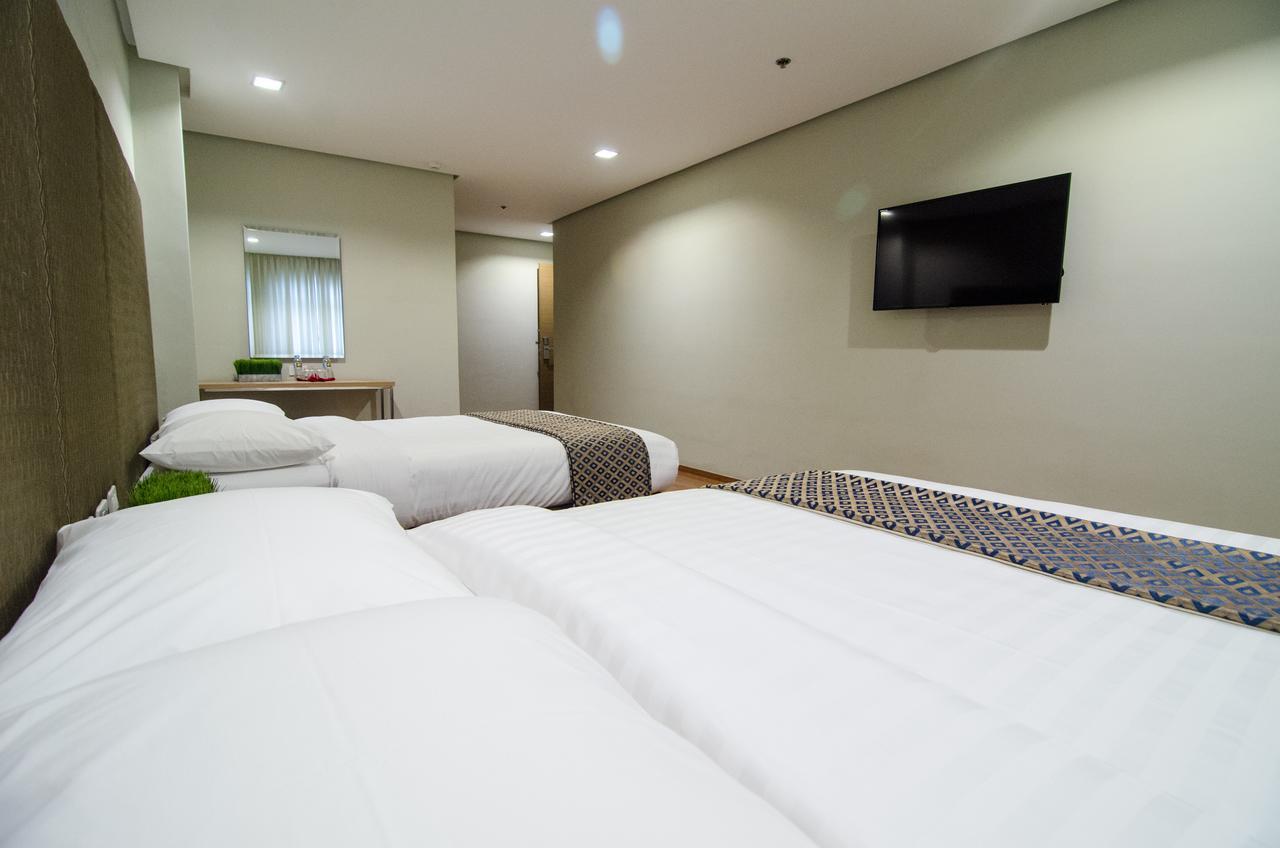 Madison Hotel PHL Iloilo Esterno foto