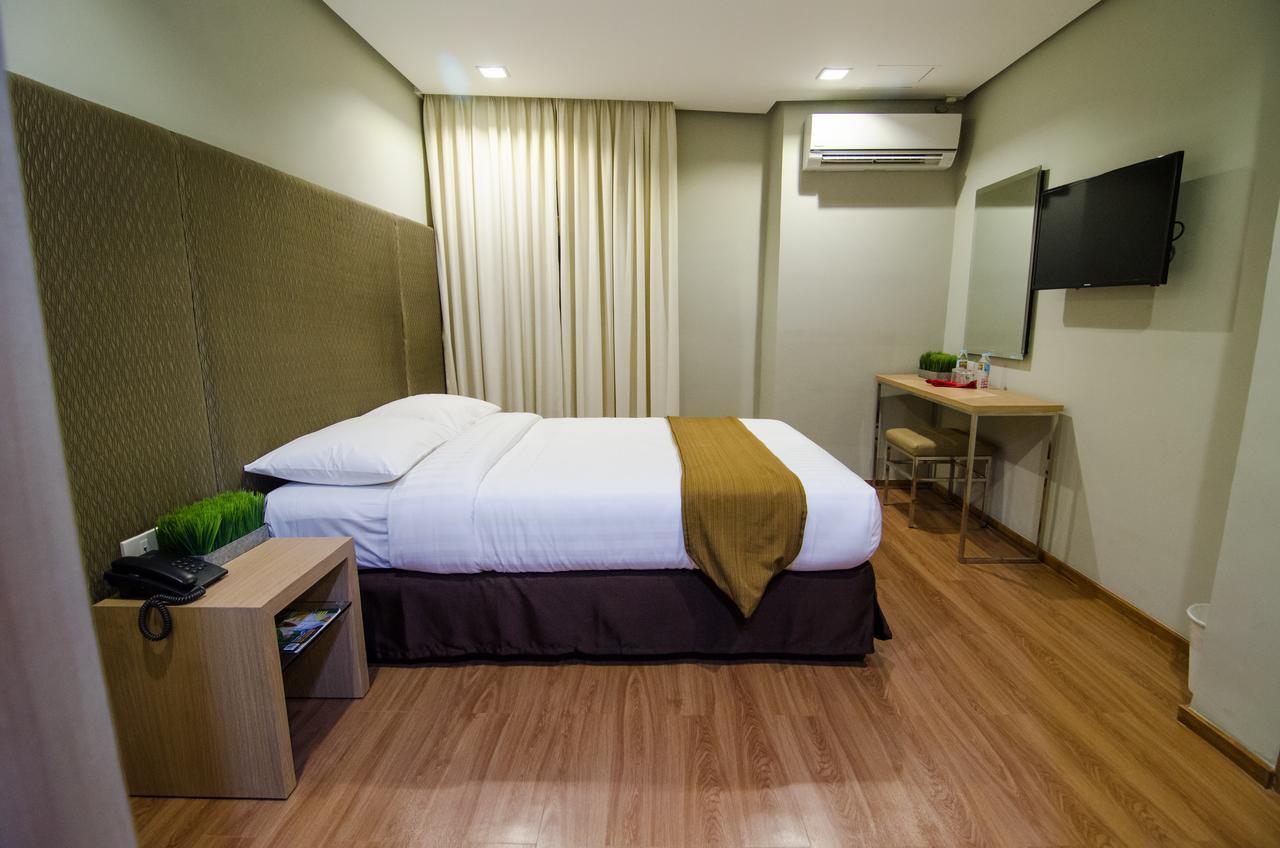 Madison Hotel PHL Iloilo Esterno foto