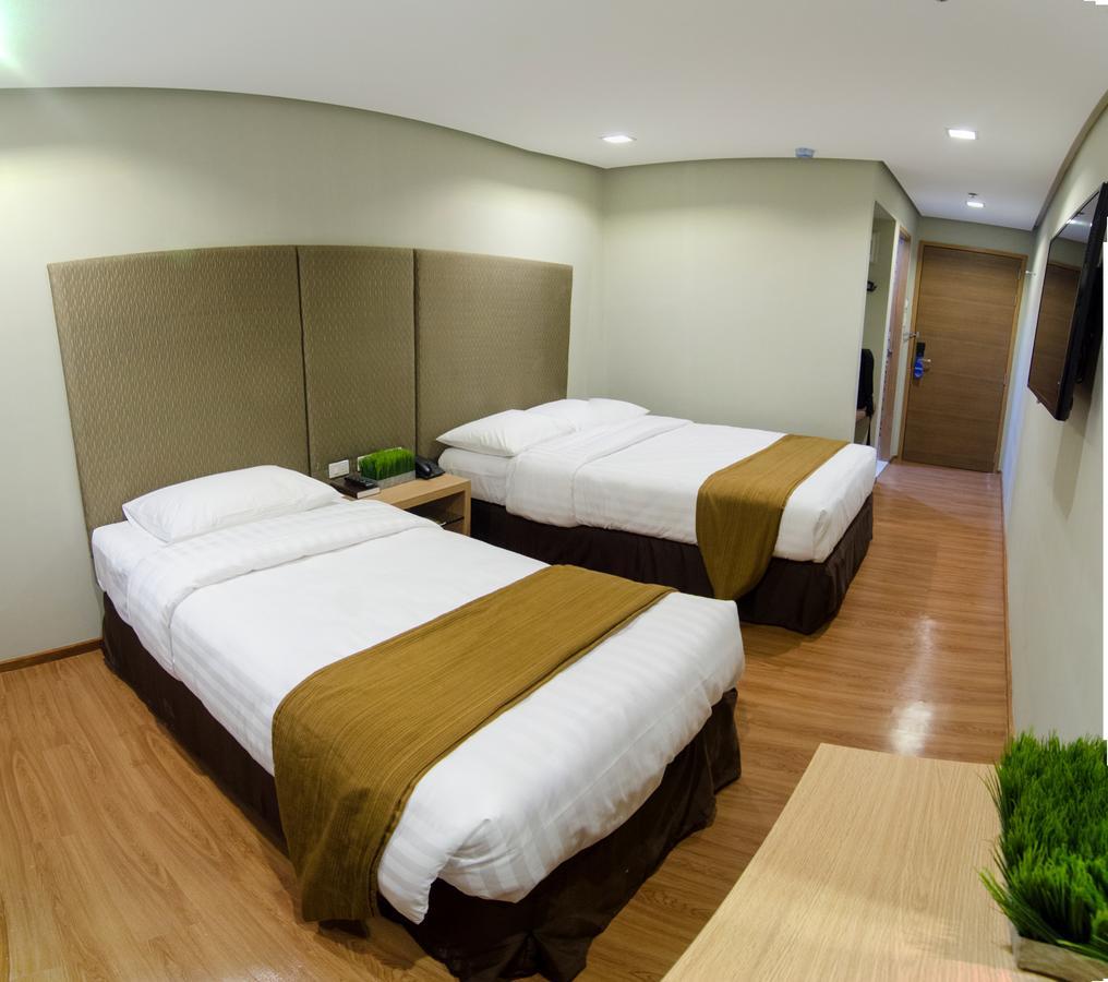 Madison Hotel PHL Iloilo Esterno foto