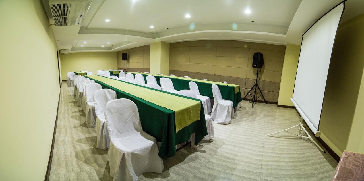 Madison Hotel PHL Iloilo Esterno foto