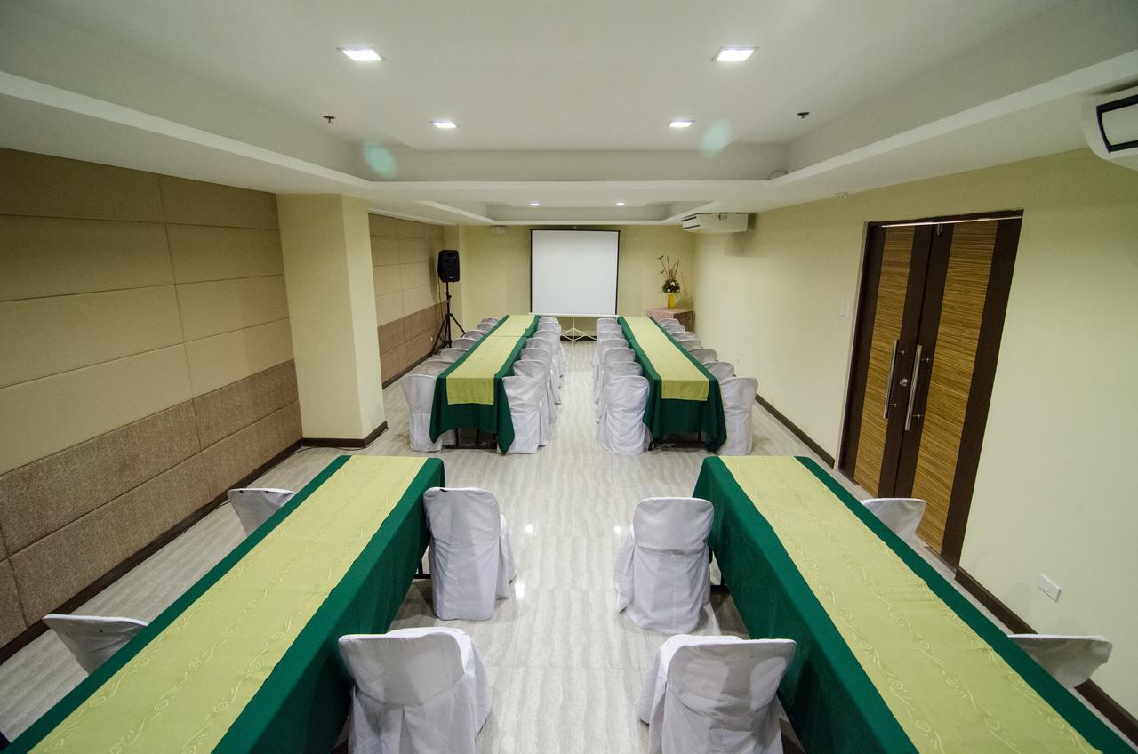 Madison Hotel PHL Iloilo Esterno foto