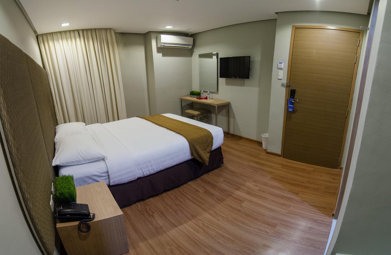 Madison Hotel PHL Iloilo Esterno foto