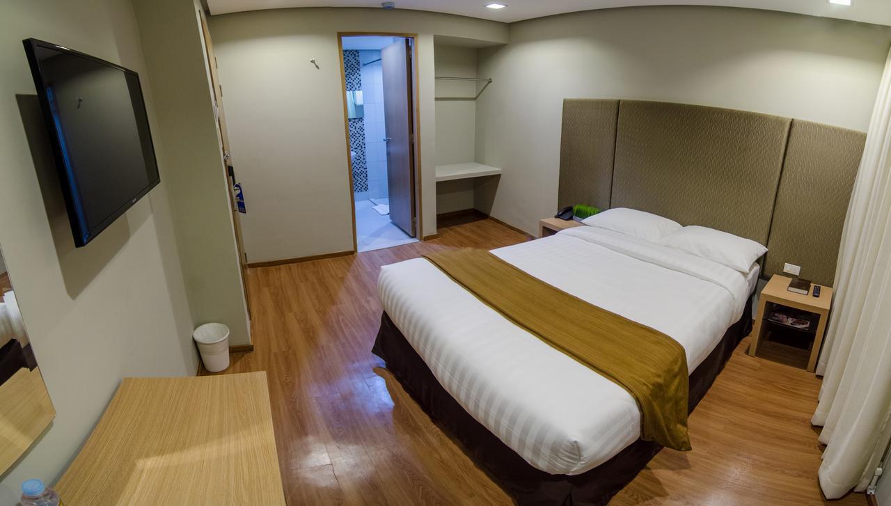 Madison Hotel PHL Iloilo Esterno foto