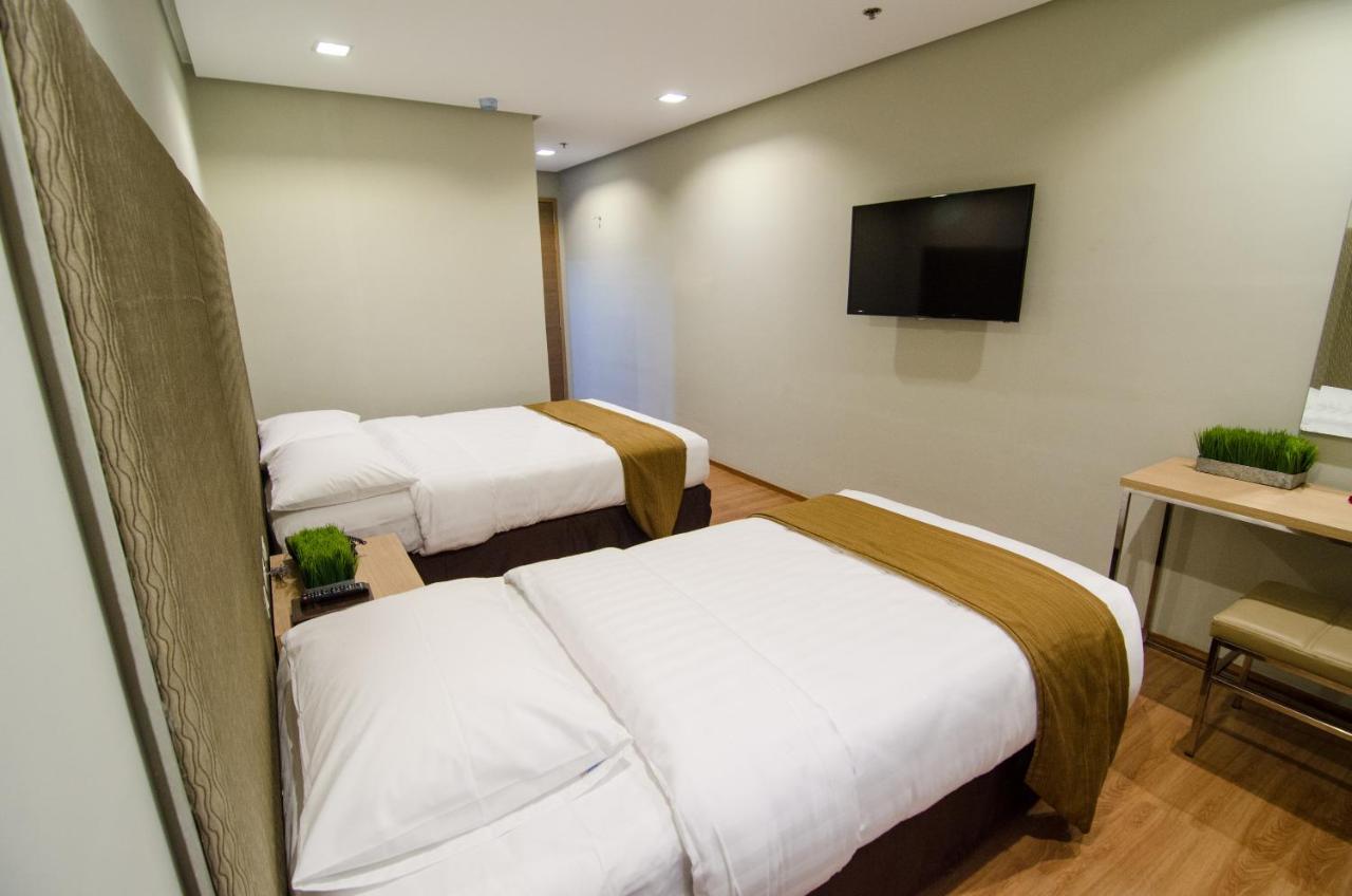 Madison Hotel PHL Iloilo Esterno foto